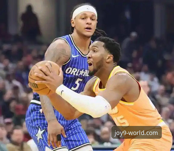 米切尔42分引领骑士险胜魔术：一场攻防节奏的全面解析